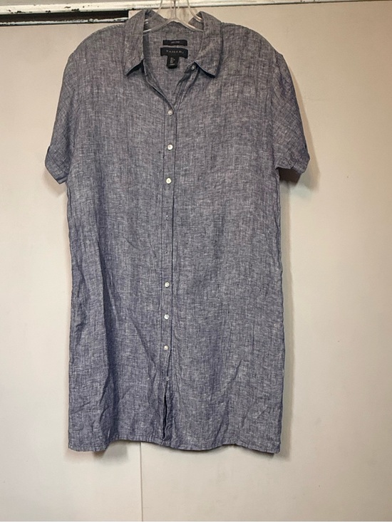 Tahari Dresses & Skirts - Tahari Heathered Blue Short-Sleeve Linen Button-Down Shirt